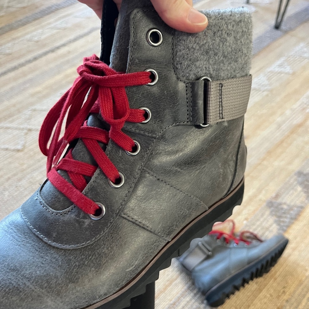 Sorel shearling lined boots, never worn